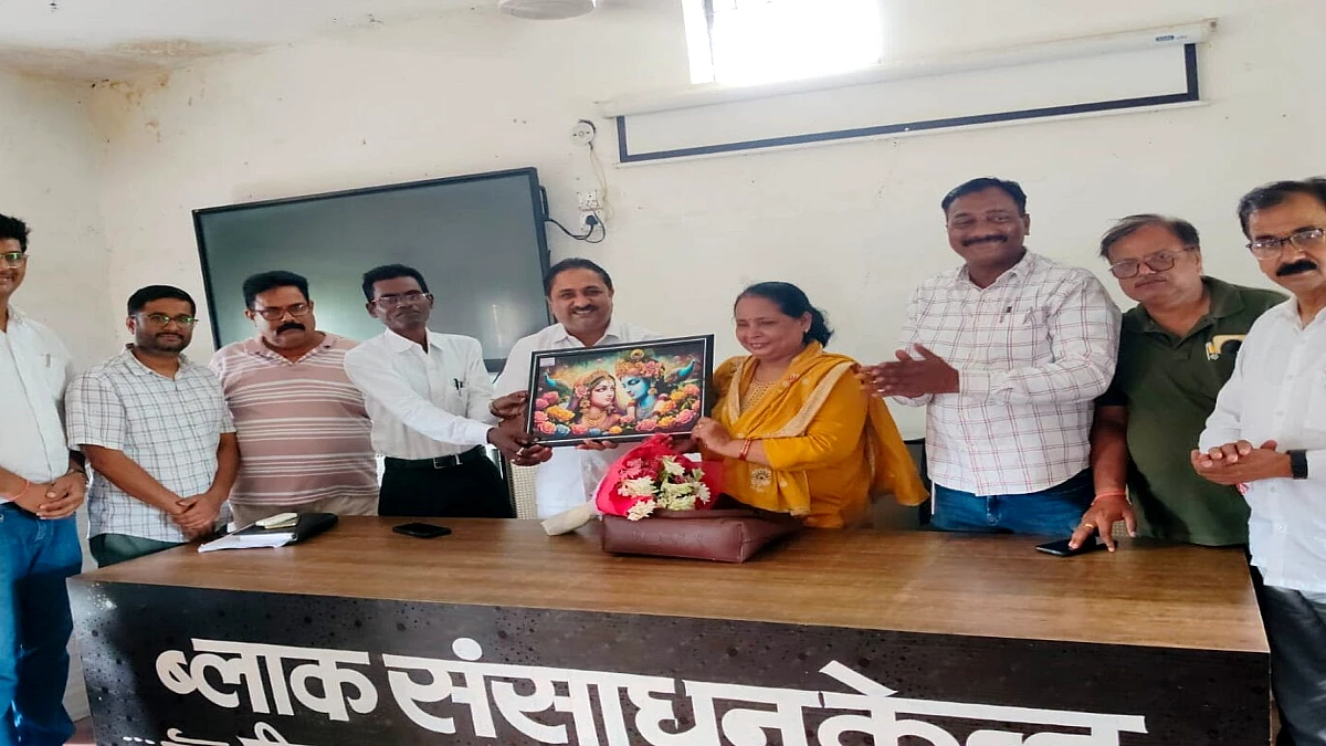 प्राथमिकता परिषदीय बच्चों का शिक्षण मानक स्तरीय, गुणवत्तापूर्ण एवं सुचारू रूप से समयबद्ध तरीके से सुनिश्चित कराना है -सुधा वर्मा