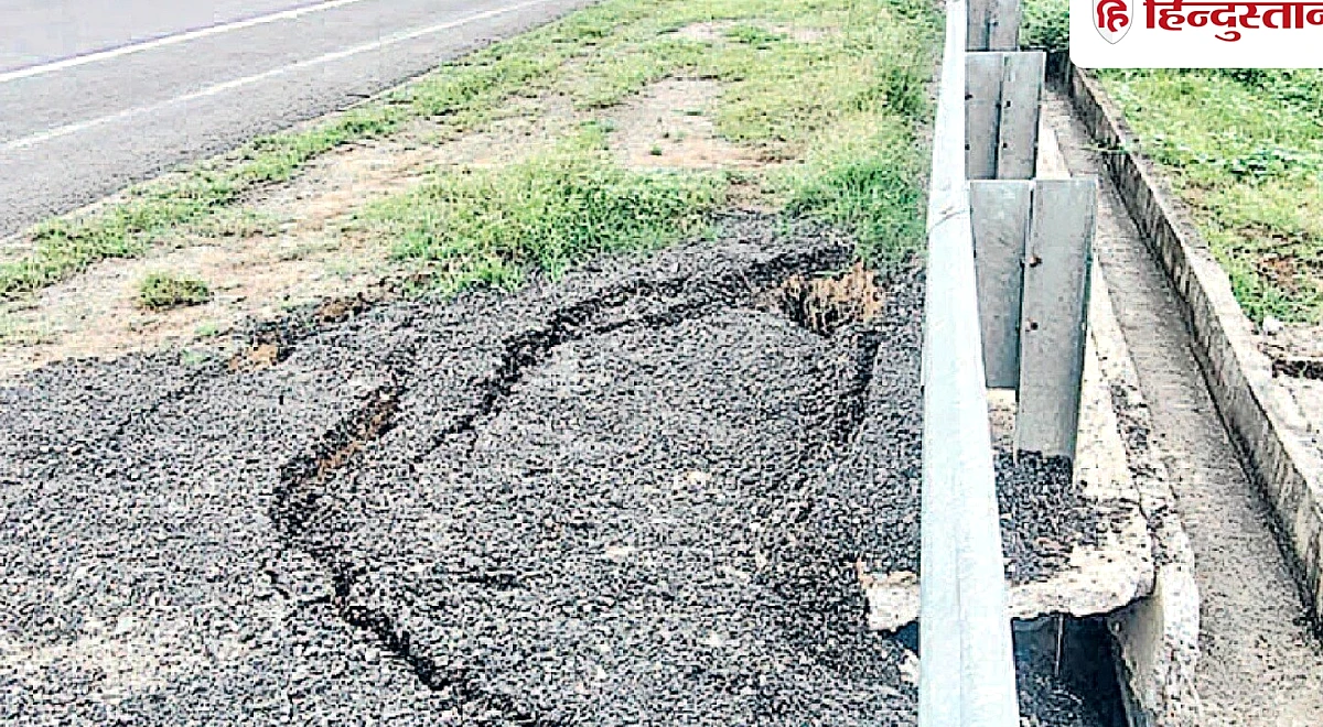 लखनऊ-कानपुर एक्सप्रेसवे नहीं ‘धंसाव एक्सप्रेसवे’, भगवतपुर में मिट्टी बही, दो नए स्थानों पर सड़क धंसी