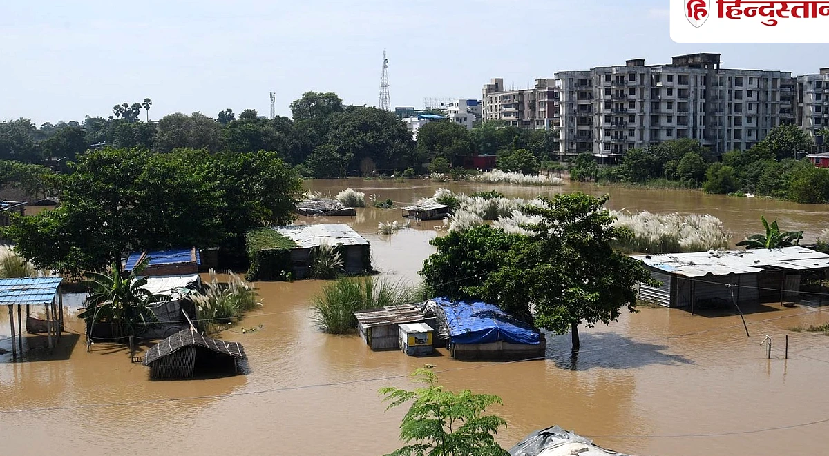 Bihar Flood: गंगा उफनाई तो दियारा में मंडराया बाढ़ का खतरा, सुरक्षित जगह जा रहे लोग; पटना के कई घाटों पर पानी लबालब