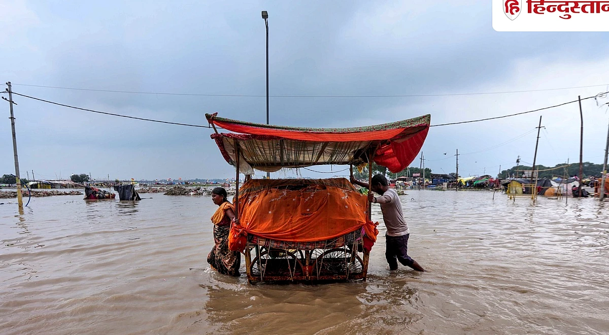 UP Floods: संगमतट डूबा! प्रयागराज में बाढ़ का खतरा, बड़े हनुमान मंदिर की दहलीज पर पहुंचीं गंगा
