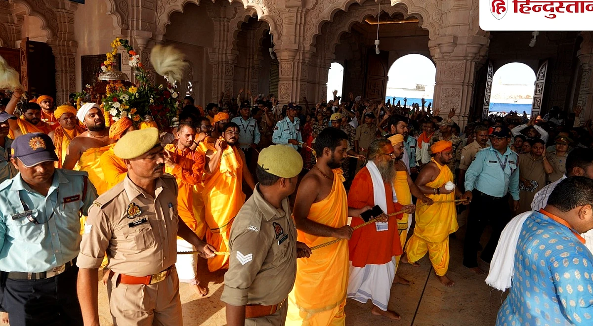 500 साल के इतिहास में पहली बार, महल से निकलकर कुबेर टीला पहुंचे रामलला, भाइयों संग किया झूला विहार