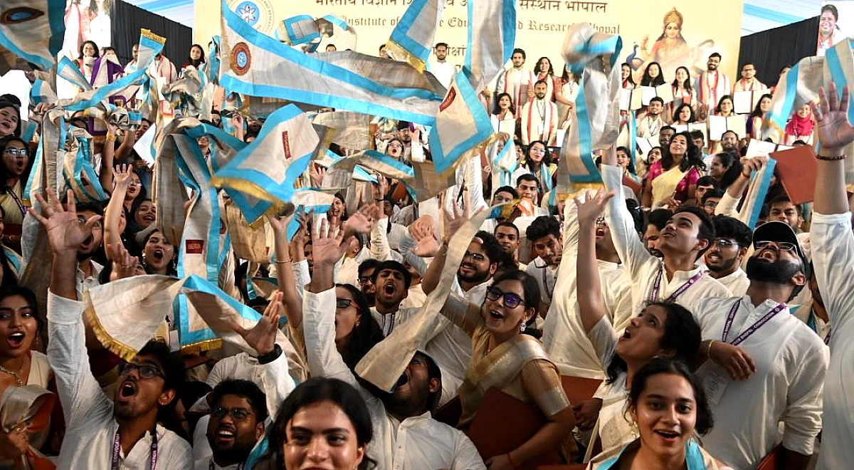 आईआईएसईआर में नेतृत्व की समस्या है