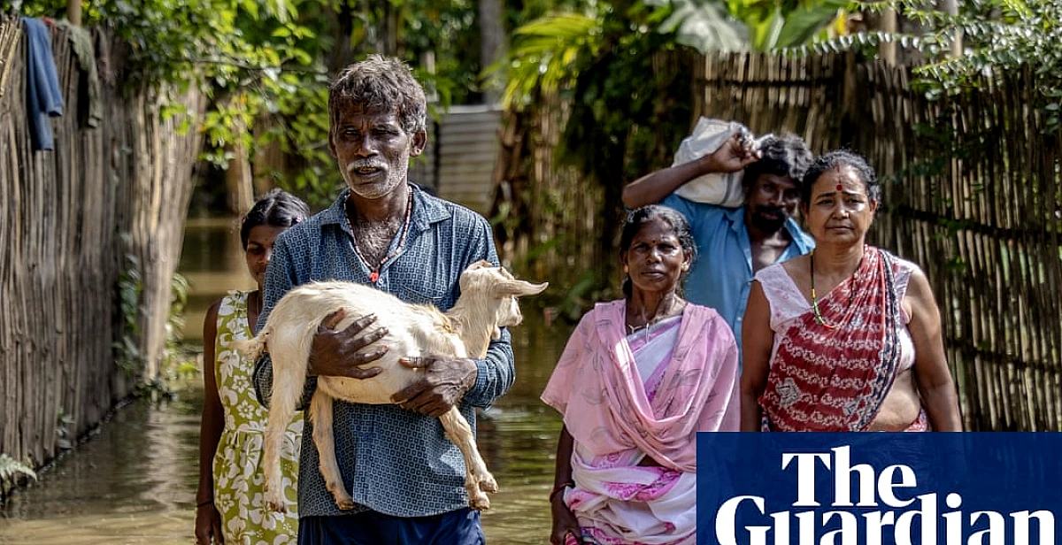 हमें डर था कि हम सब डूब जाएंगे': भारतीय बाढ़ जिसमें 100 से अधिक लोग मारे गए और हजारों लोग बेघर हो गए
