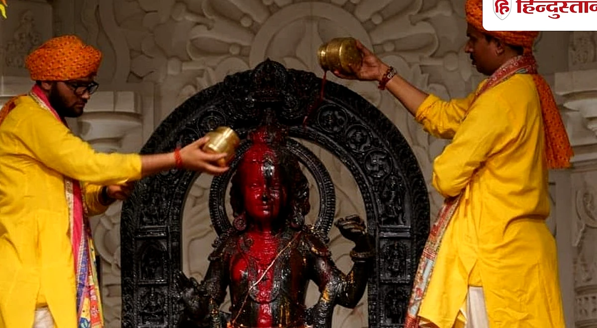 राम मंदिर में पुजारियों की बदली वेशभूषा, अब पीली रेशमी धोती-उत्तरीय में दिखेंगे अर्चक