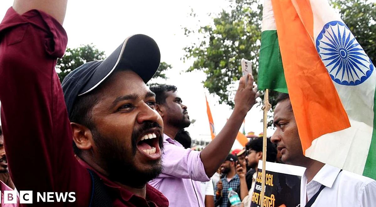 भारतीय राज्य में परीक्षा अनियमितताओं को लेकर प्रदर्शनकारियों ने 26 दिन से चल रहा आंदोलन समाप्त कर दिया