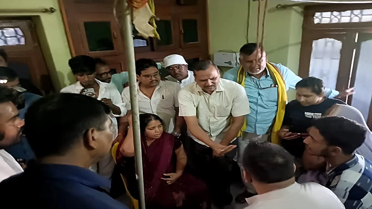 Bihar News: रामनरेश राय हत्याकांड पर गरमाई सियासत, परिवार से मिलने पहुंचे तेजस्वी; सरकार पर जमकर बरसे