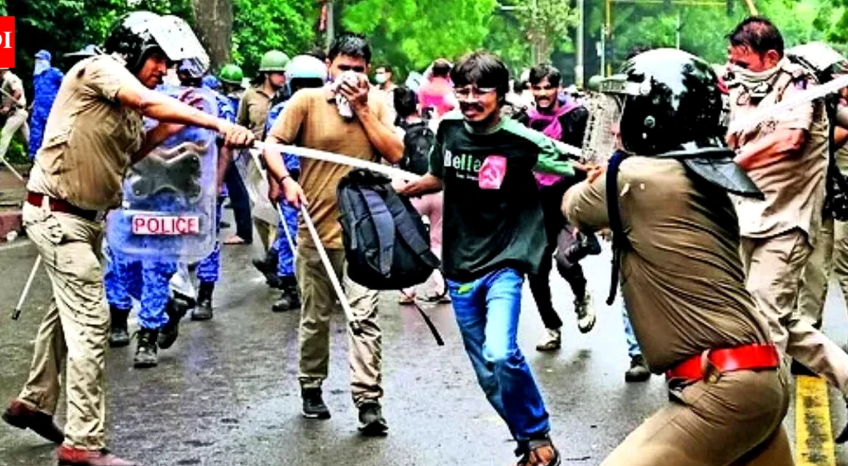NEET विरोध प्रदर्शन: पुलिस की कथित बर्बरता की जांच के लिए SC ने बनाई 5 सदस्यीय कमेटी