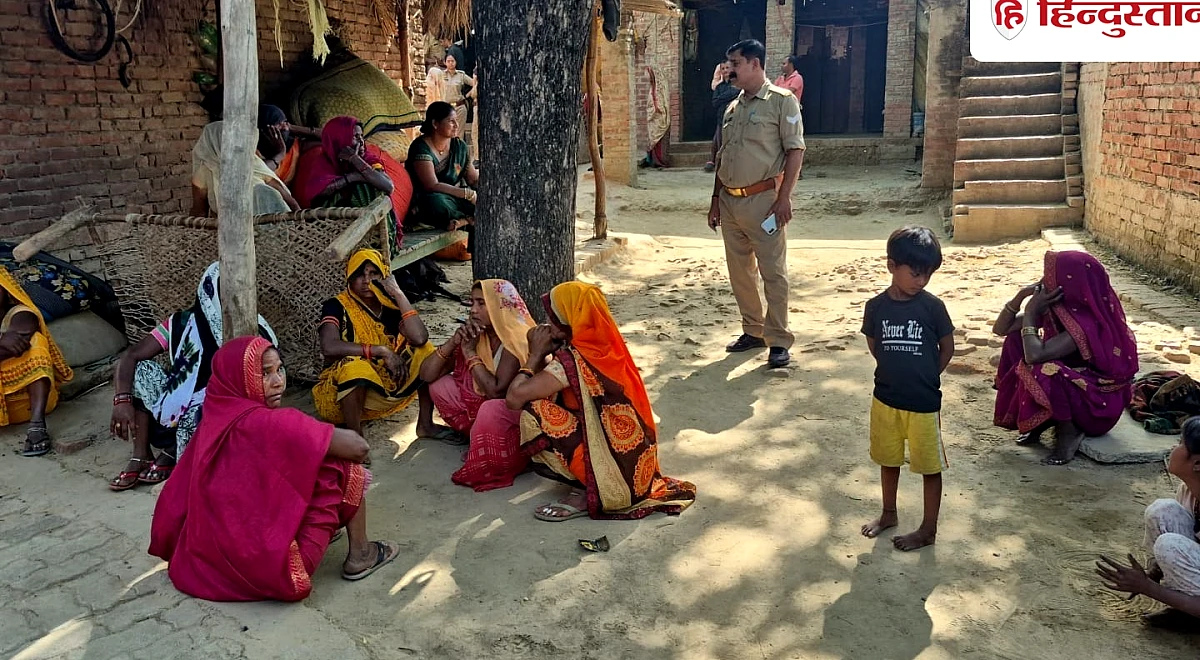 पत्नी को पीट-पीटकर गांव के बाहर अधमरा छोड़ा, मौत के बाद शव घर में फेंककर पति फरार