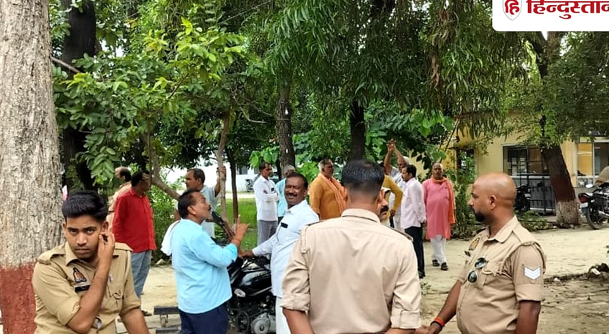 अयोध्या में भाजपा बूथ अध्यक्ष सम्मेलन में बवाल, अवधेश प्रसाद के इलाके मिल्कीपुर में चले लात घूंसे
