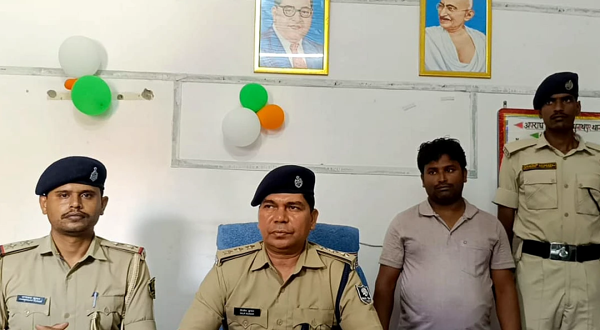बिहार न्यूज़: मोतिहारी में हथियारों की बड़ी खेप पकड़ी गई, पांच पिस्टल और 10 मैगजीन के साथ तस्कर गिरफ्तार