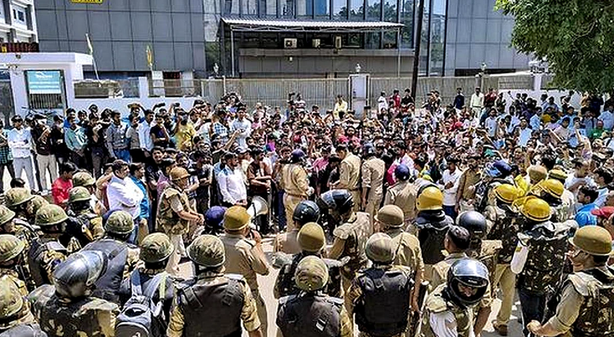 नोएडा मजदूर आंदोलन: इलाहाबाद हाईकोर्ट में 11 FIR को एक साथ करने की याचिका