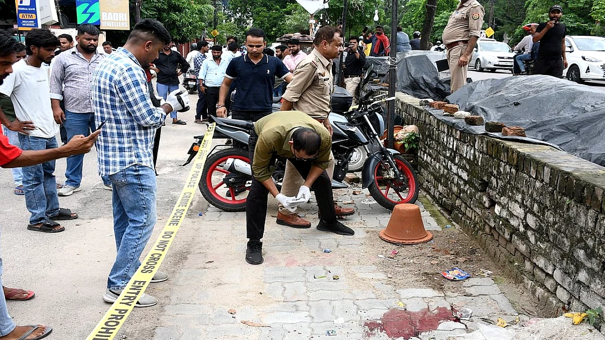 लखनऊ: बैंककर्मी पत्नी को मारने के लिए एक नहीं दो पिस्तौल लाया था मानस, मदद करने आए आदमी पर ताना असलहा