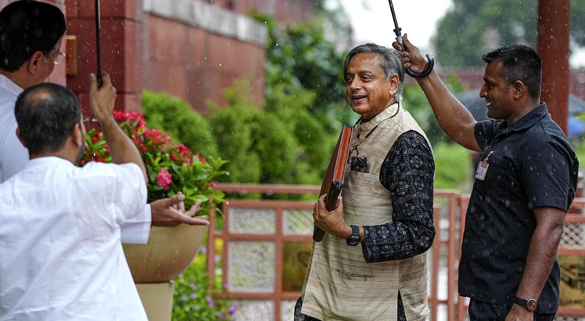 थरूर ने नए संसद भवन को 'स्मृतिहीन सम्मेलन केंद्र' बताया, इसमें आत्मीयता का अभाव है