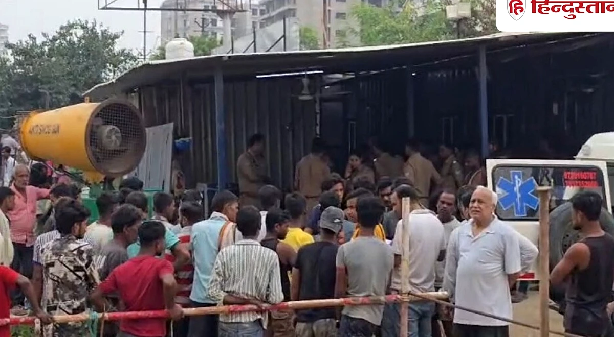 वृंदावन में बड़ा हादसा, ओमैक्स मॉल में शटरिंग गिरने से तीन की मौत, एक की हालत गंभीर