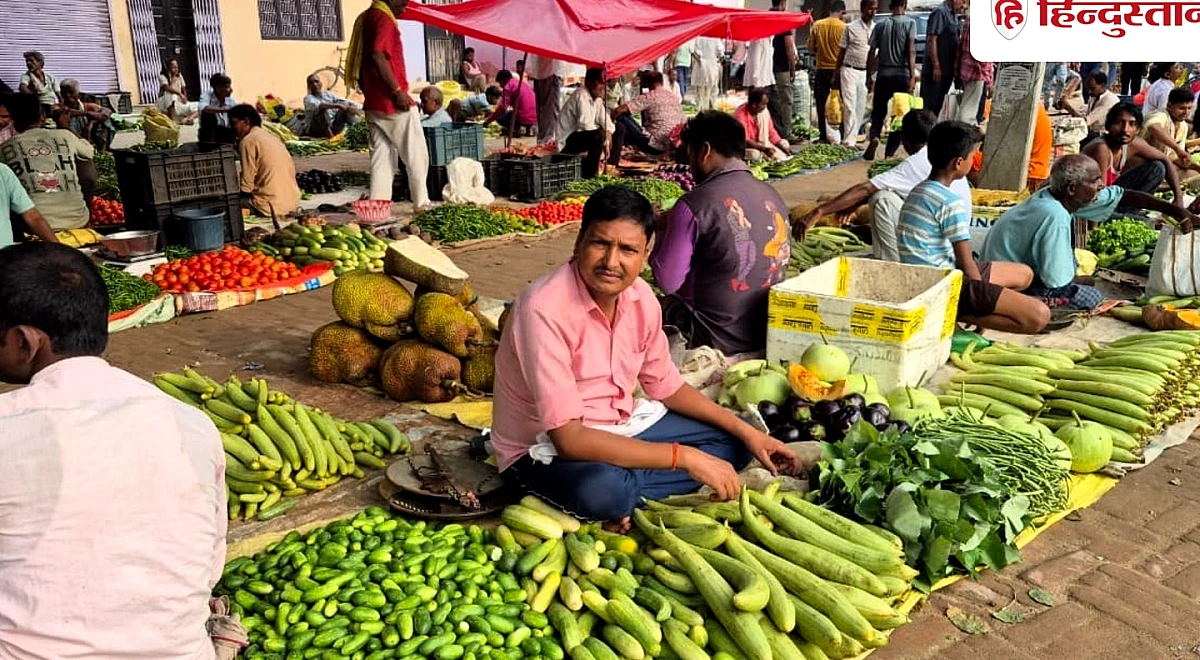 प्याज ₹55, धनिया ₹200 और हरी सब्जियां ₹60 के पार, चीनी हुई और 'कड़वी