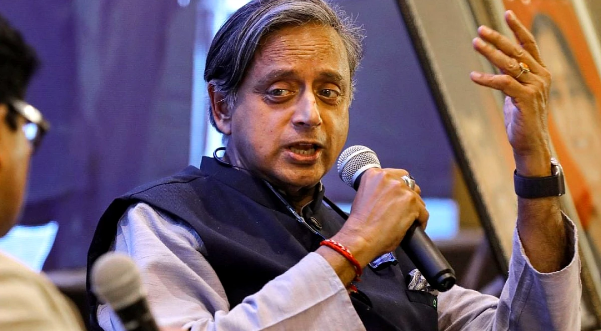 शशि थरूर ने नए संसद भवन को 'सौम्य' बताया, कहा कि इसका लेआउट राजनीतिक ध्रुवीकरण को दर्शाता है