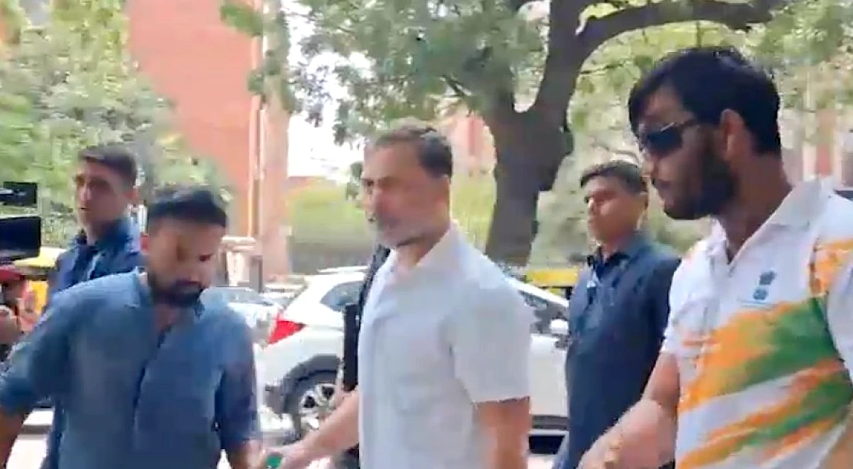 पैलेट गन पीड़ित साहिल को साथ लेकर सीधे थाने पहुंचे राहुल गांधी, पुलिस पर लगाया FIR नहीं दर्ज करने का आरोप