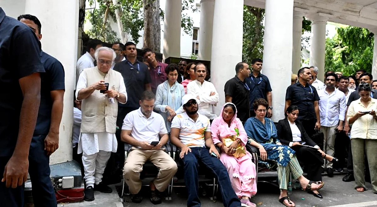 दिल्ली में राहुल गांधी का धरना लाइव: कांग्रेस नेता ने छात्रों के विरोध प्रदर्शन में पैलेट गन के इस्तेमाल पर FIR की मांग की