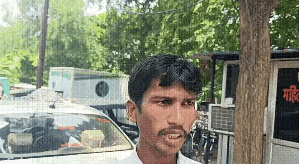 लखनऊ में लॉ स्टूडेंट को ट्रैफिक चौकी में पीटा, विरोध में यूनिवर्सिटी छात्रों का हंगामा