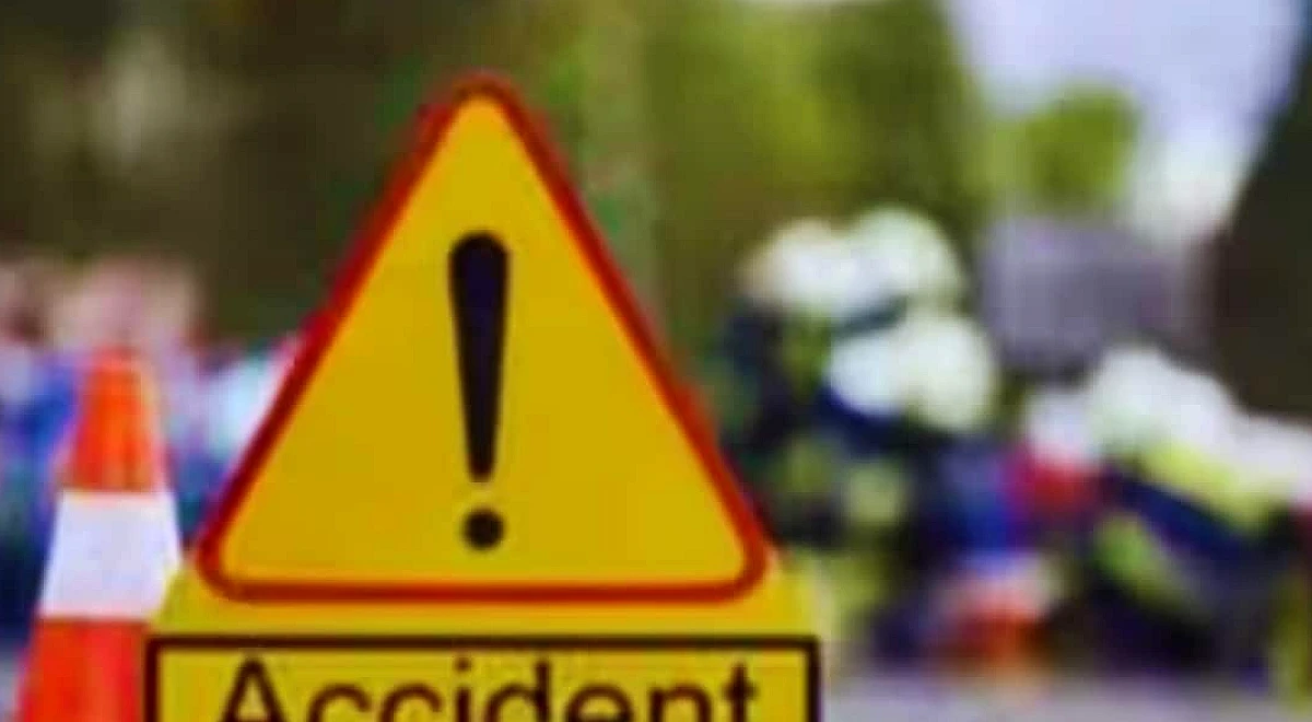 महाराष्ट्र में सड़क के गलत साइड में तेज रफ्तार फॉर्च्यूनर बाइक की चपेट में आने से दो भाइयों की मौत हो गई