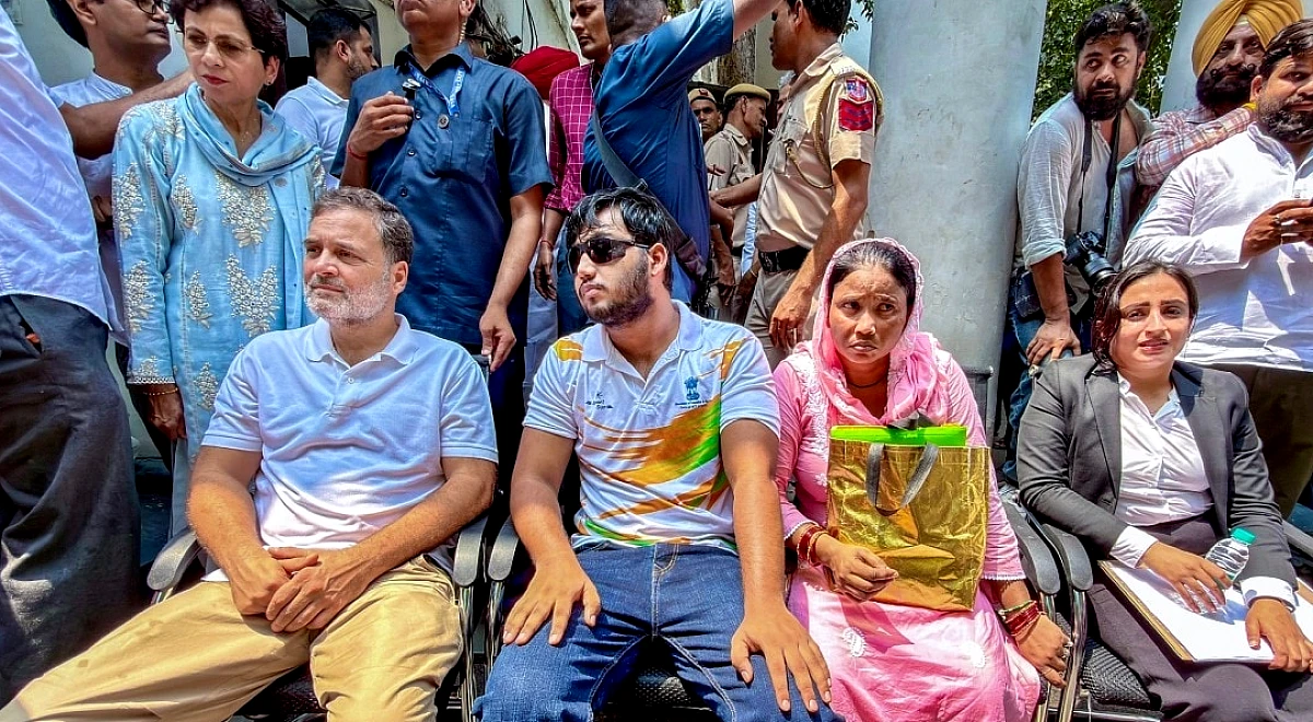 राहुल गांधी के धरने के बाद झुकी दिल्ली पुलिस! पेलेट गन केस में FIR दर्ज