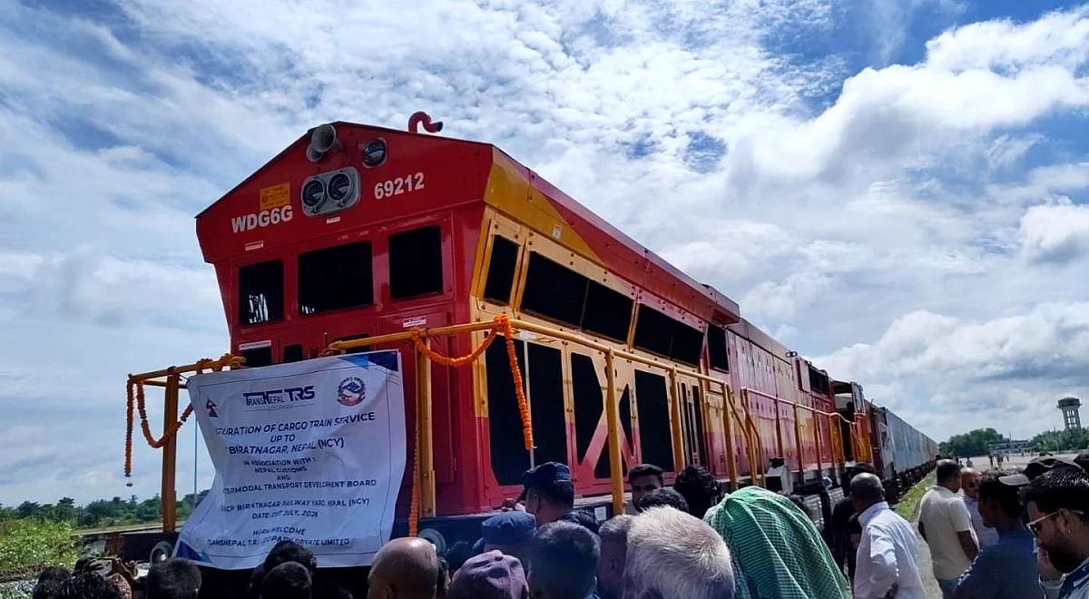 भारत ने कोलकाता बंदरगाह से 1,225 टन कैनोला लेकर नेपाल के लिए पहली सीधी कंटेनर मालगाड़ी शुरू की