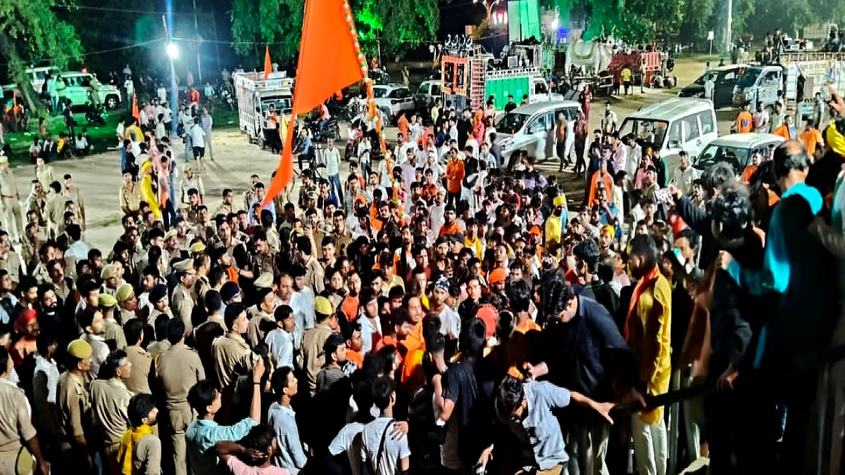 UP: कन्नौज में डीजे-कांवड़ रोकने पर जमकर बवाल; सदर कोतवाल ने किया इस्तीफे का ऐलान तब माने कांवड़िए