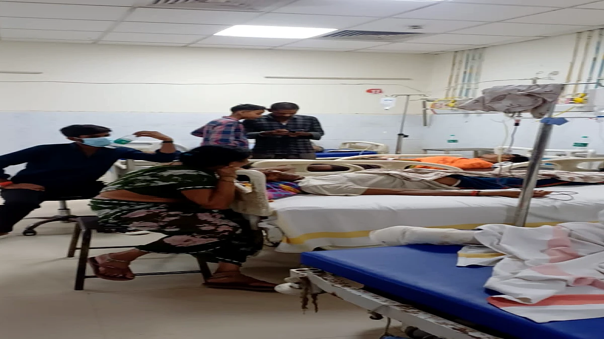 Bihar News: नौकरी का झांसा या प्रेम प्रसंग की रंजिश? एक्स गर्लफ्रेंड पर चाकू से हमला, ओटी मैनेजर हिरासत में
