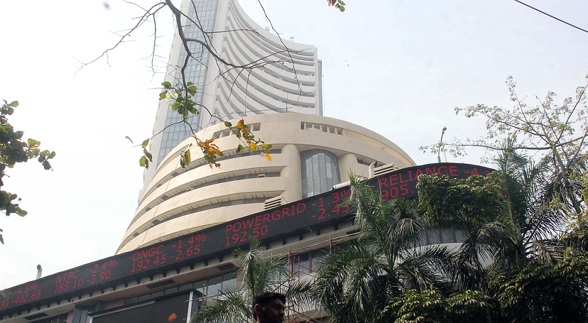 90 अमेरिकी डॉलर से ऊपर तेल का वैश्विक बाजारों पर असर, रुपया 96.41 पर कमजोर खुला