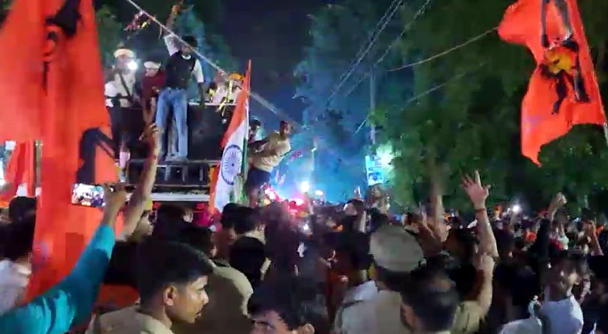'मैं रिजाइन करता हूं, ईश्वर करेगा न्याय', कांवड़ियों के सामने कोतवाल का ऐलान, DJ पर हुआ बवाल