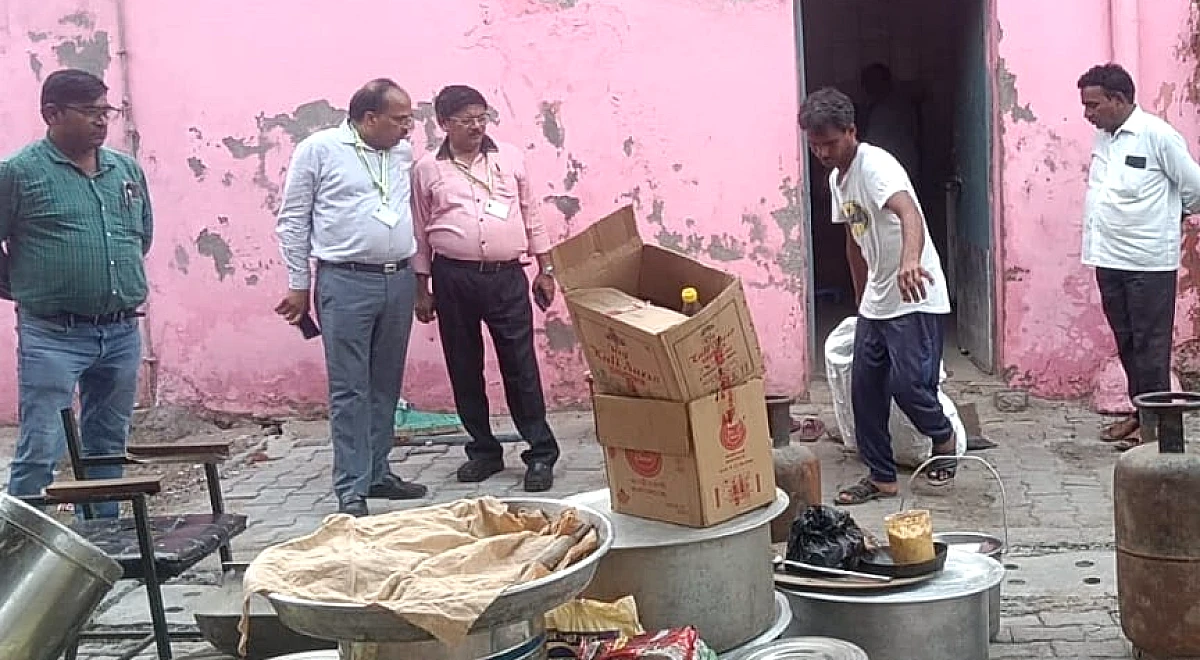 अलीगढ़: दो लैब में फेल हुए दाल-सब्जी, जिला अस्पताल की रसोई सील, 240 मरीजों के सामने दो वक्त के खाने का संकट