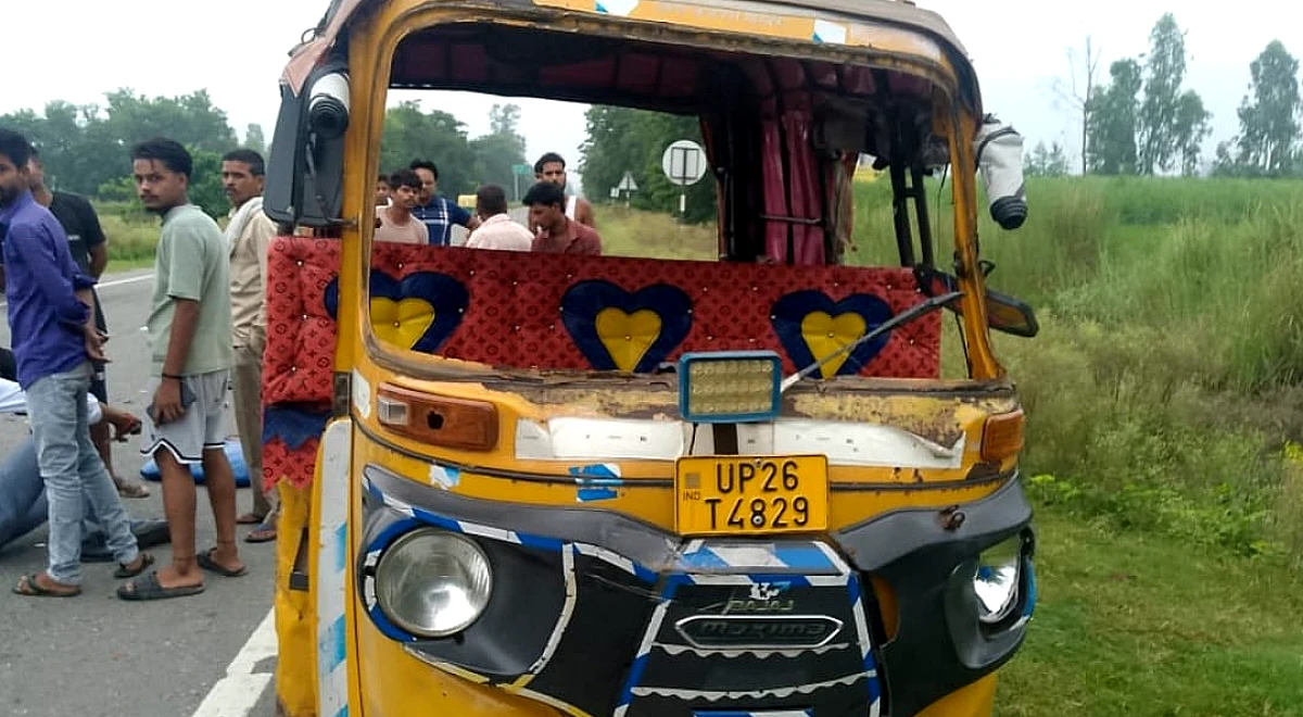 पीलीभीत में हादसा: एआरटीओ की गाड़ी देख चालक ने दौड़ाया टेंपो, अनियंत्रित होकर पलटा, पांच छात्र घायल