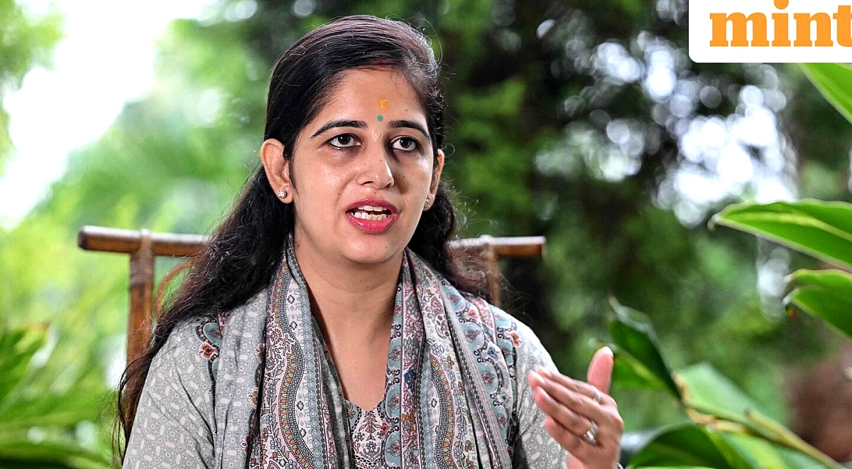 रूस प्रतिबंध उल्लंघन मामले पर ब्रिटेन में गिरफ्तार भारतीय कप्तान की पत्नी बोलीं, 'मेरे पति को बलि का बकरा बनाया गया