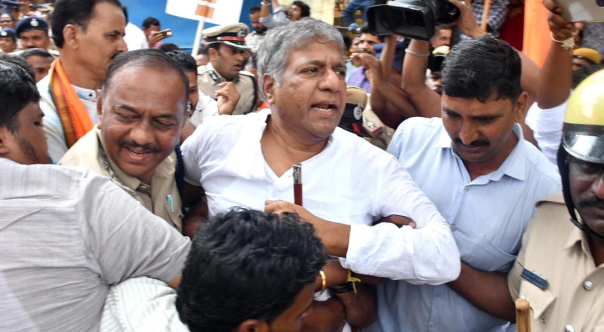 हुबली में 'मंदिर की जमीन वापस पाने' के लिए प्रदर्शन कर रहे भाजपा विधायकों को अदालत ने गिरफ्तार किया; पुलिस ने एहतियात के तौर पर निषेधाज्ञा लागू कर दी है