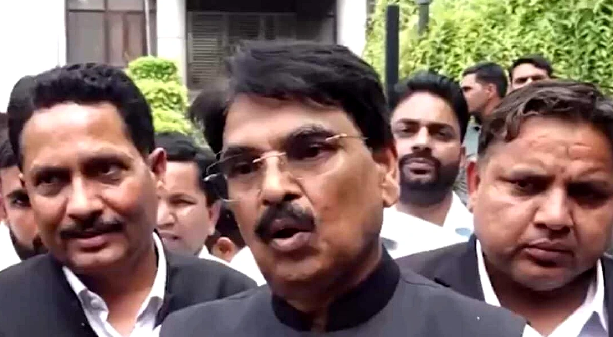 उनके जैसे लोग आएंगे और जाएंगे': इस्तीफे की मांग के बाद मनन मिश्रा ने बीसीआई के सह-अध्यक्ष पर हमला किया