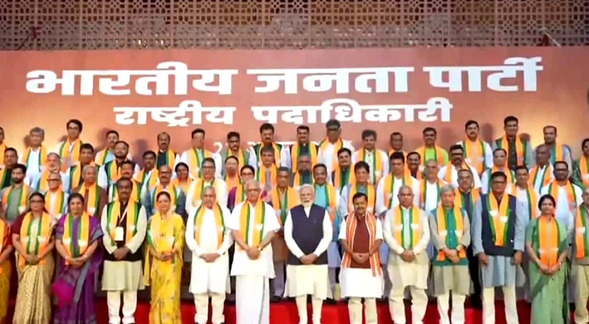 पीएम मोदी ने दिल्ली में पार्टी मुख्यालय में नितिन नबीन की नई बीजेपी टीम से मुलाकात की