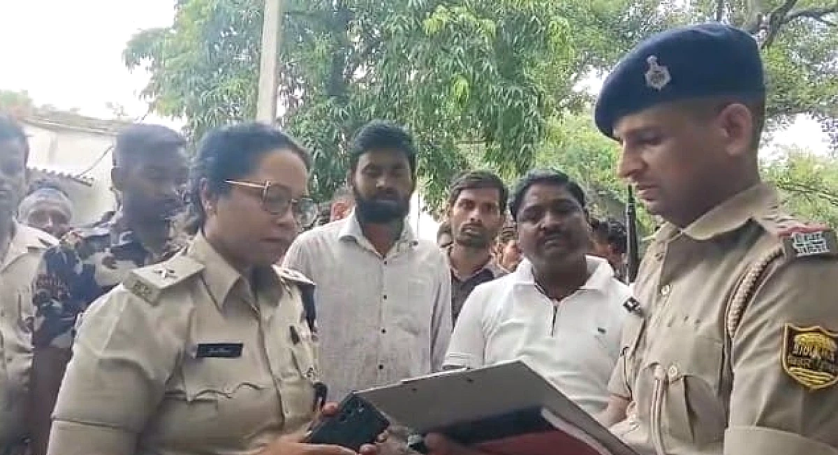 Bihar: समस्तीपुर में दर्दनाक हादसा, तेज रफ्तार बाइक ने महिला को रौंदा; मौत के बाद सड़क पर बवाल और आगजनी