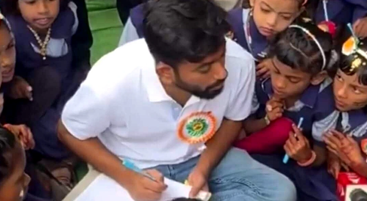 क्लास एक्शन': कॉकरोच जनता पार्टी के अभिजीत डुबके पर महाराष्ट्र पुलिस ने 'अवैध' स्कूल जांच को लेकर मामला दर्ज किया