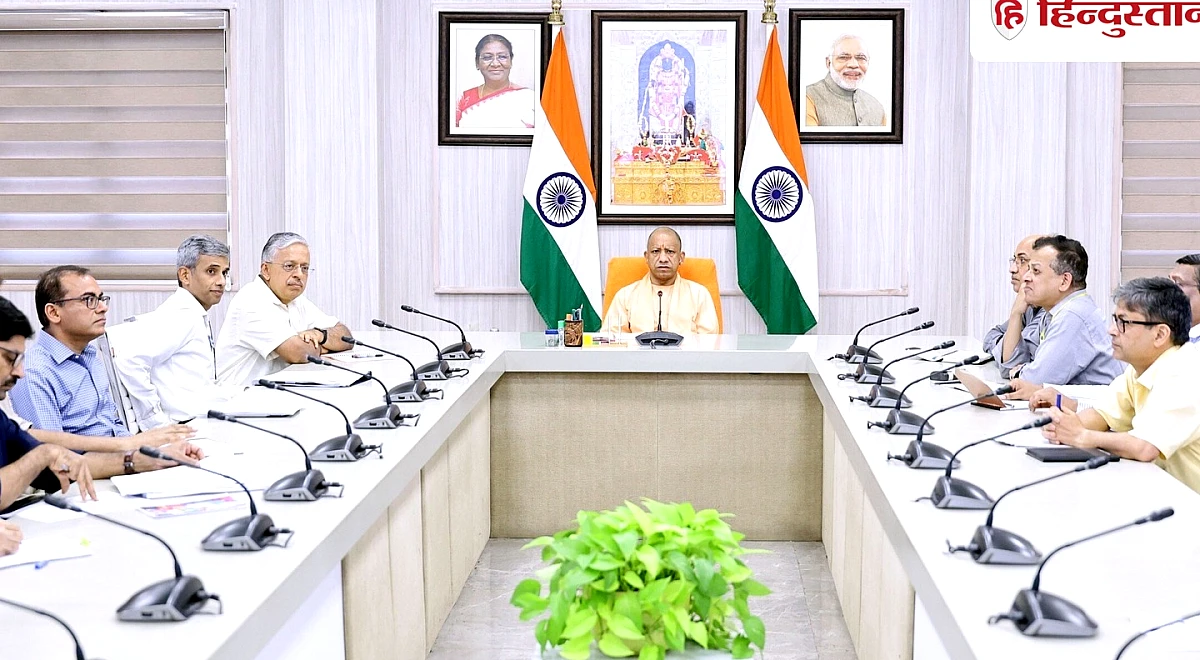 हर पीड़ित तक पहुंचे राहत, बाढ़ को लेकर सीएम योगी की हाई लेवल मीटिंग, सभी जिलों के डीएम को किया अलर्ट