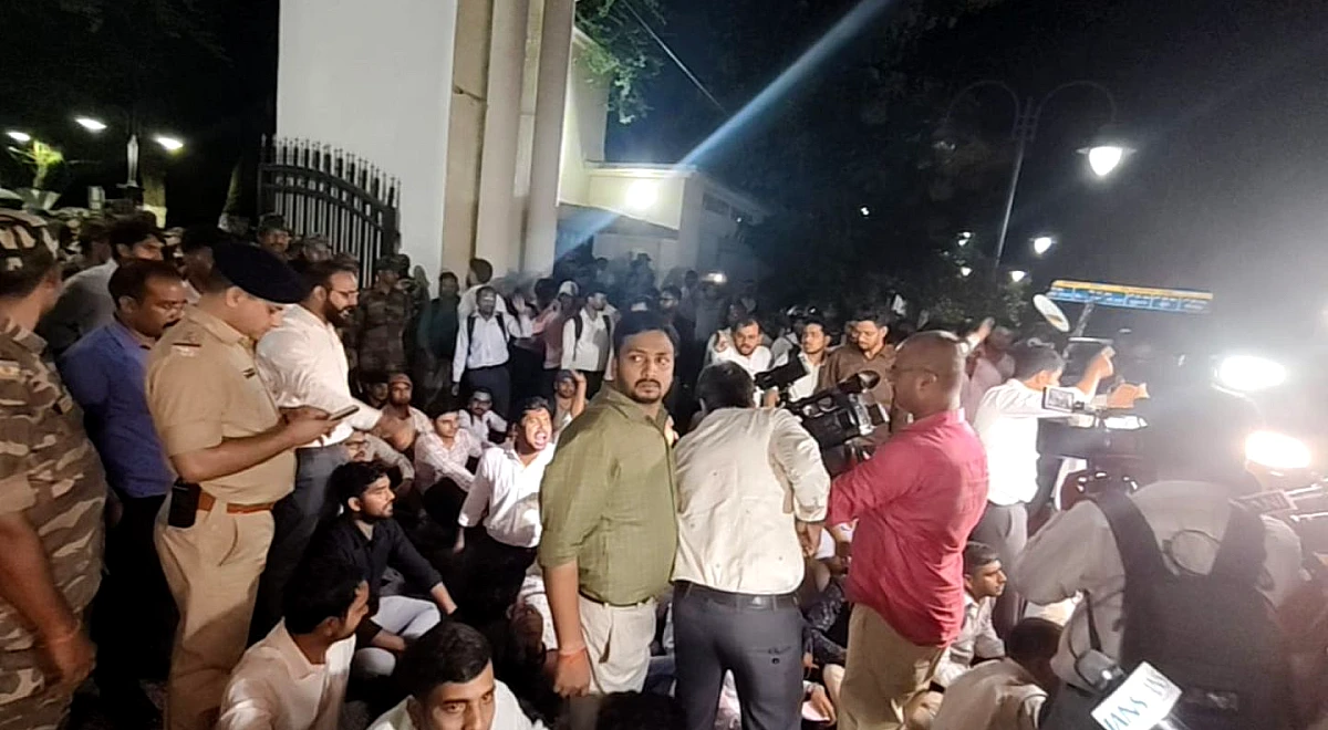 परीक्षा रद्द करने पर झारखंड उच्च न्यायालय की रोक के विरोध में रांची में झड़प के बाद कई लोगों पर मामला दर्ज किया गया