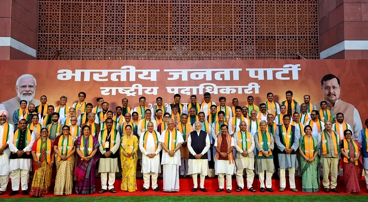 'नवीन' टीम से पीएम मोदी की मुलाकात, युवाओं तक पहुंच बढ़ाने पर दिया जोर