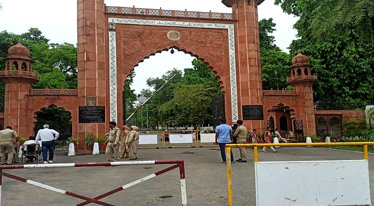 एएमयू: पुरानी चहारदीवारी-गोल्फ कोर्स के टीले खोल रहे दावों की पोल, शहर में विवि की 1000 करोड़ की अचल संपत्ति