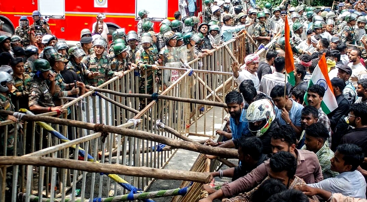 Tension In Jharkhand As Students, JMM Workers Clash Over Burning Of Hemant Soren's Effigy