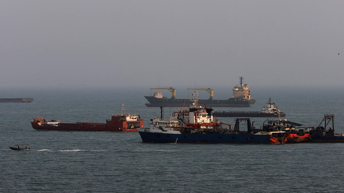 Iran grants permission for some Iraqi oil tankers to pass through Hormuz