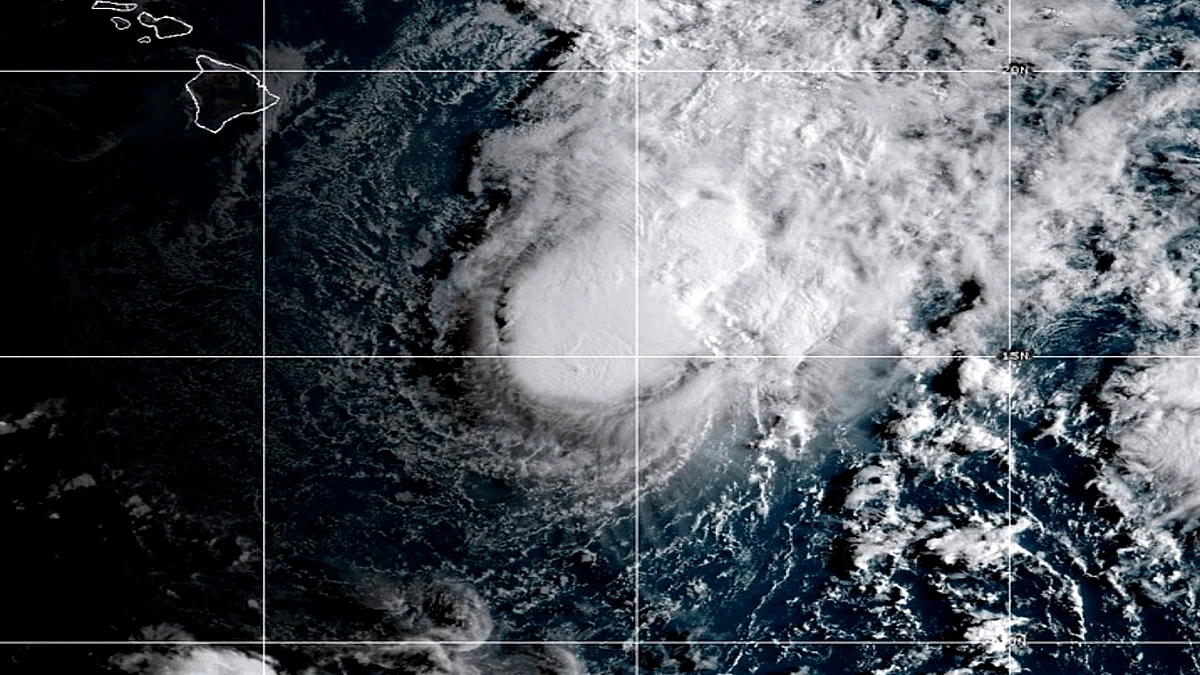 Tropical Storm Moke advances towards Hawaii with heavy rain, strong winds