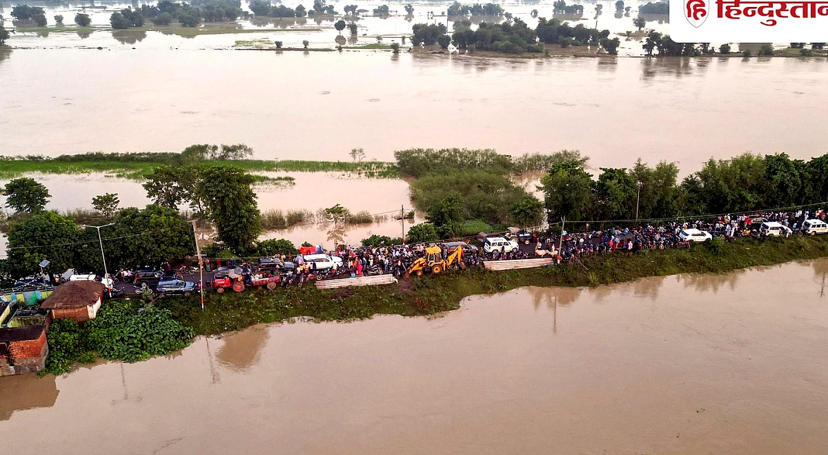 Bihar Flood: गंगा लाल निशान के पार, मनेर-दानापुर के गांवों का सड़क संपर्क टूटा; NDRF ने संभाला मोर्चा