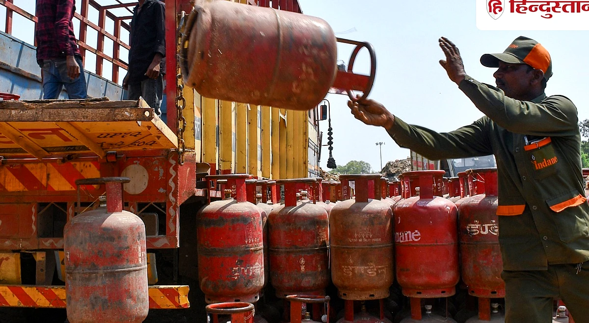 LPG Price Today: एलपीजी सिलेंडर के नए रेट आए सामने, बुकिंग से पहले फटाफट चेक कर लें कीमत