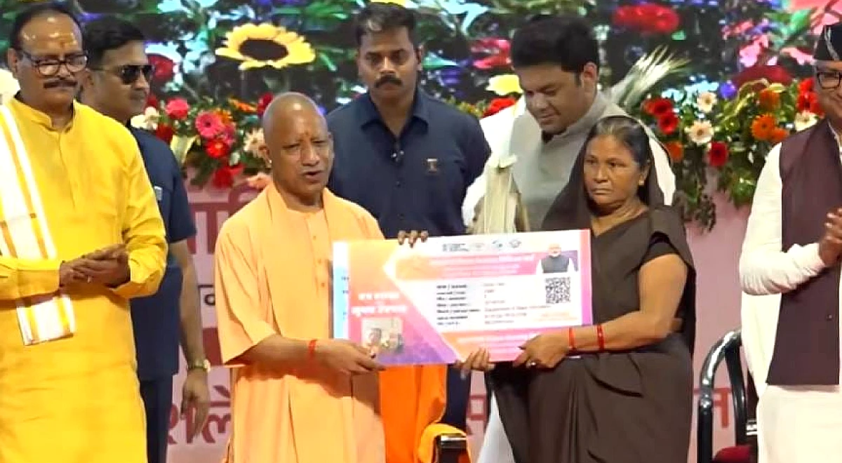 यूपी में 3.53 लाख रसोइयों को योगी सरकार का बड़ा तोहफा: मानदेय बढ़ेगा, कैशलेस इलाज की सुविधा