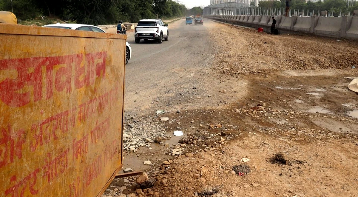 “Stuck for an hour to cross 2 km”: Noida’s Gaur Chowk underpass delayed again, commuters wait for relief