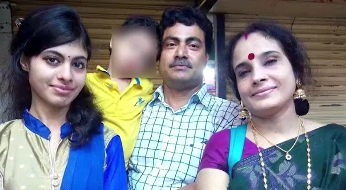 छत पर पिता, सीढ़ियों पर मां-बेटी और बेड के नीचे बेटे का शव... बांग्लादेश में हिंदू परिवार की हत्या